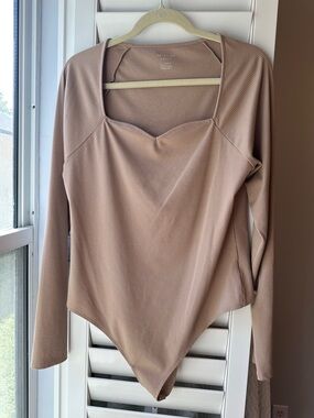 American Eagle Outfitters Ribbed Long-Sleeve Sweetheart Bodysuit in Taupe